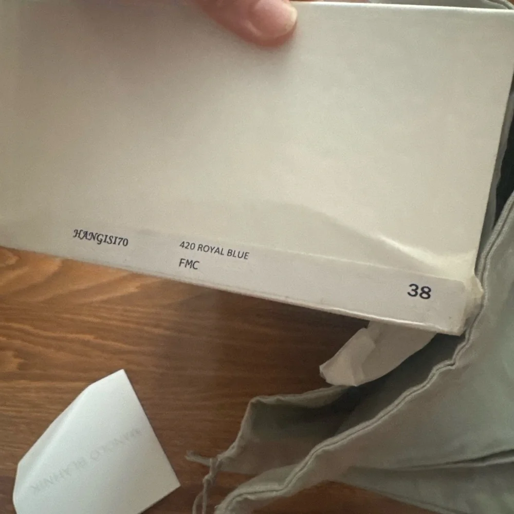 Manolo Blahnik Royal Blue Heels with Crystal Embellishments hangisi 70 - Picture 3 of 4